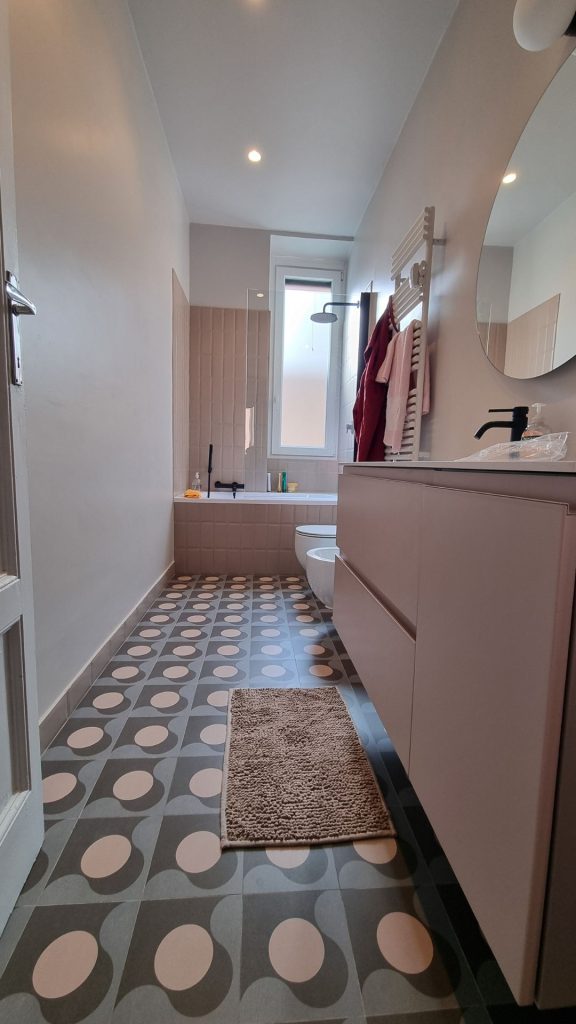 21 bagno 6 mq ristrutturato di un bilocale di 50 mq