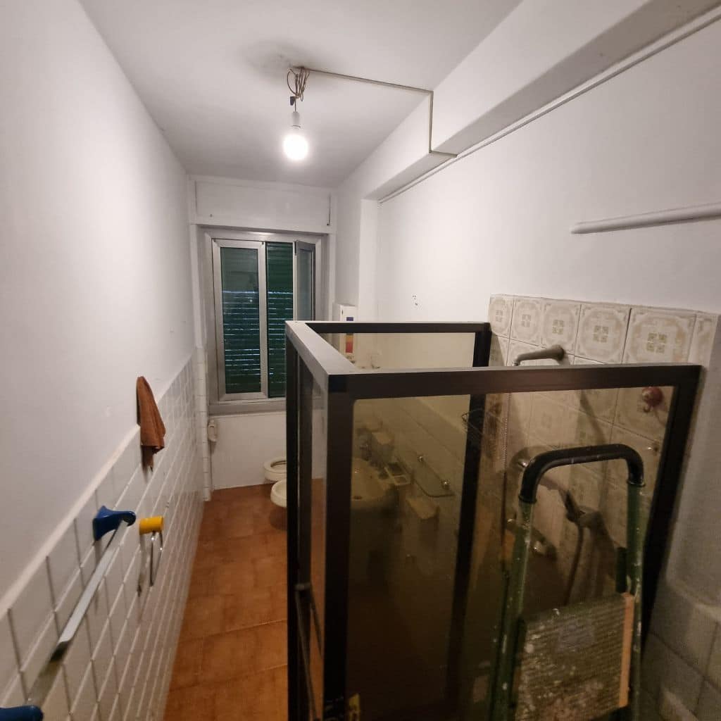ristrutturazione-appartamento-80mq-nolo-milano-doccia-prima