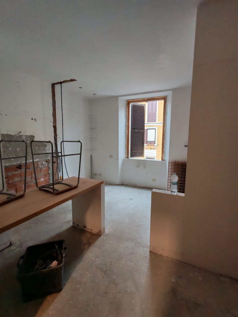 Prima della ristrutturazione Via Fogazzaro zona living