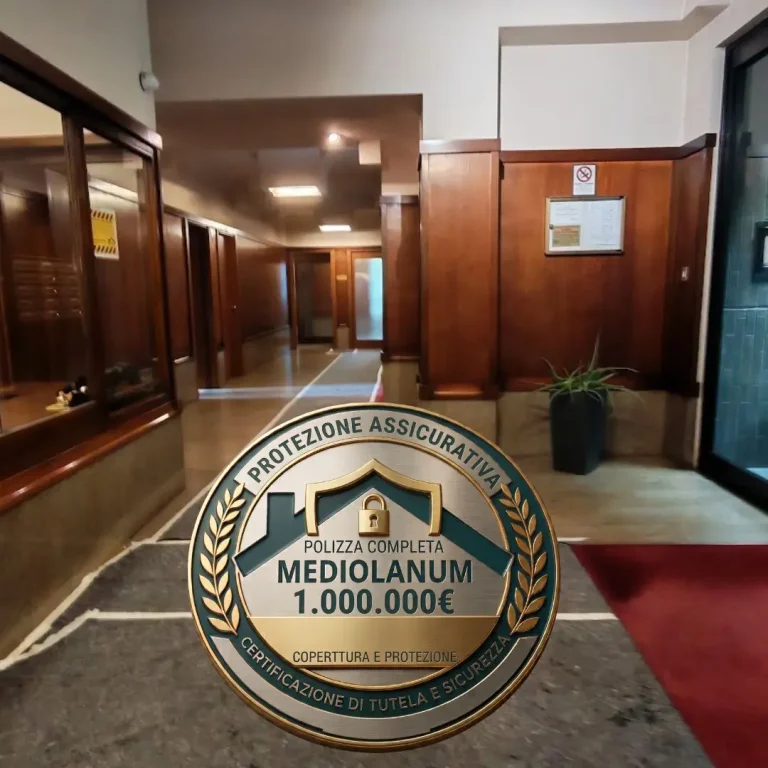 Home 4 Ingresso di un condominio con pavimentazione protetta per i lavori e sigillo della polizza assicurativa fino a 1 milione di euro di Mediolanum Ristrutturazioni.